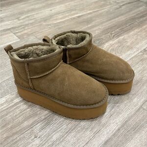 UGG Classic Ultra Mini Platform EU39/US8